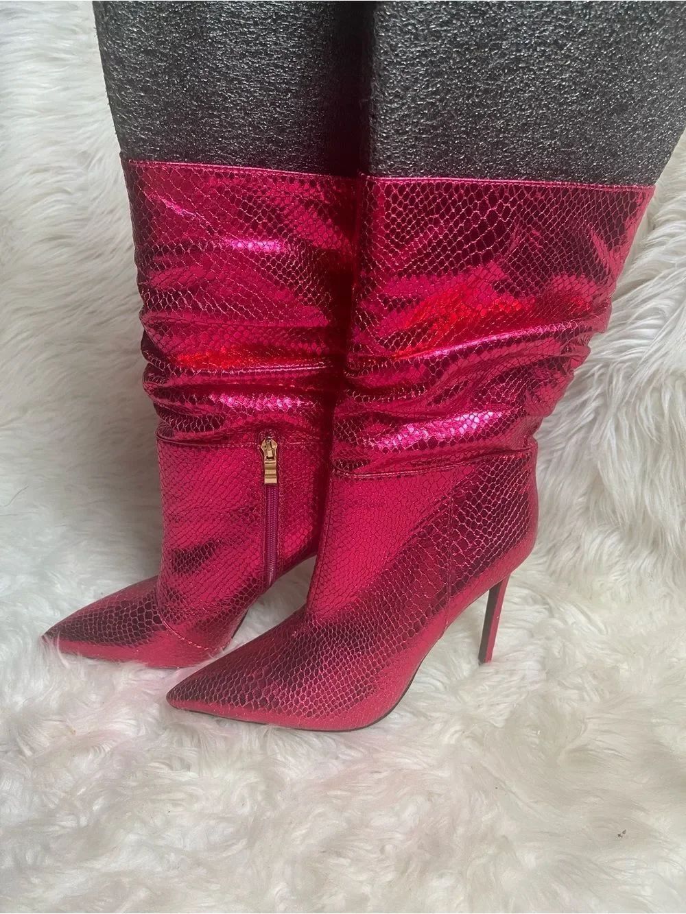 Azalea Wang Charlotte Metallic Fuchsia Snake-Effect Slouch Heel Boots SZ8,5